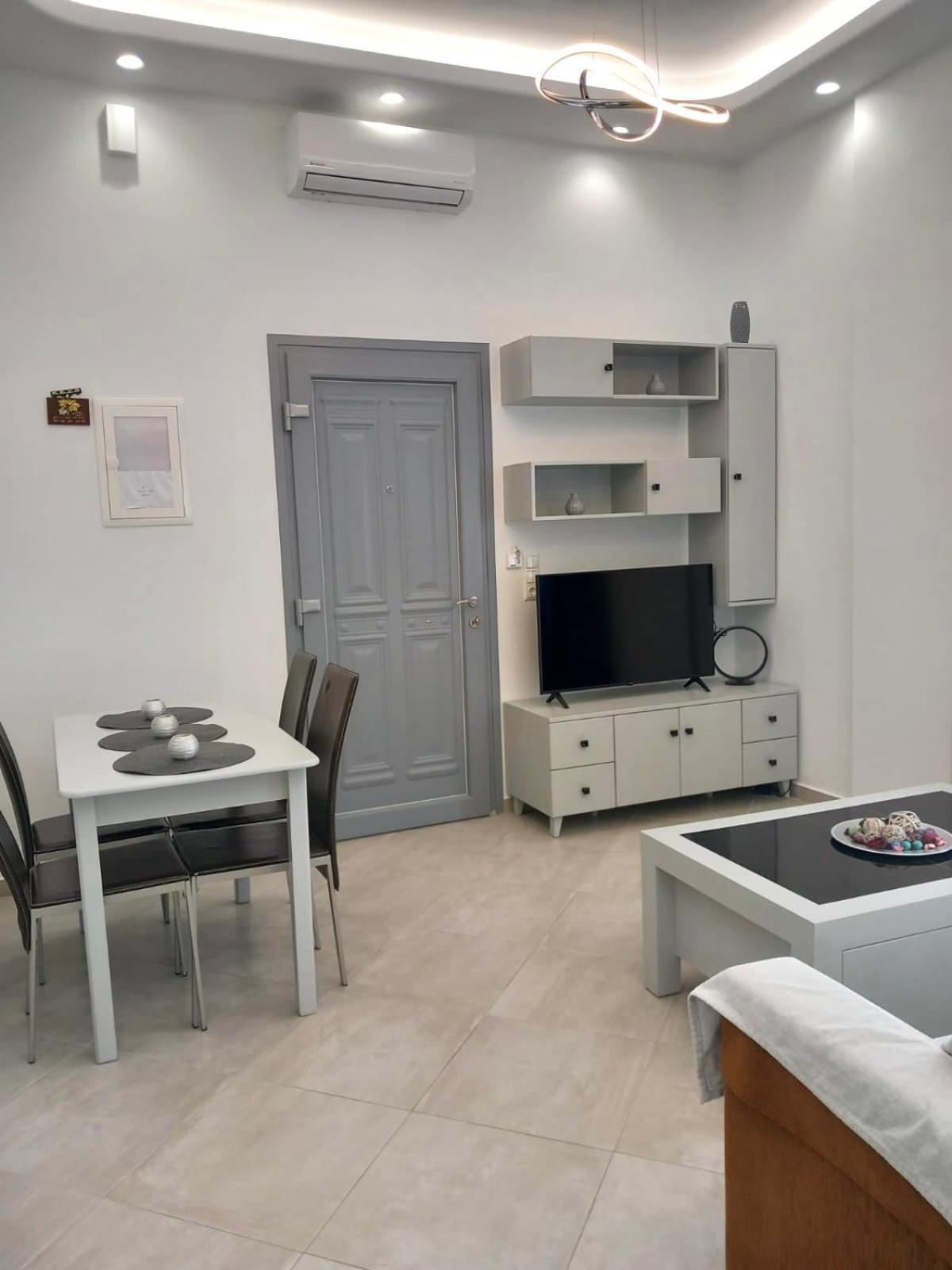 In The Centre For 4 People Apartamento Naxos City